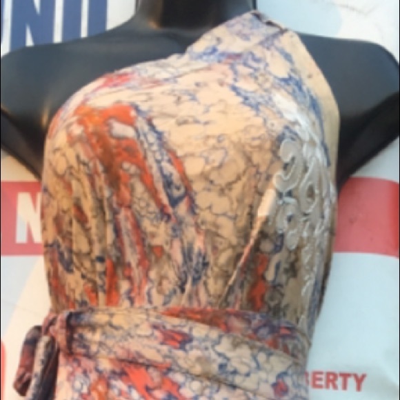 ONE SIZE Fits All Wear 100 Ways - Picture 2 of 8